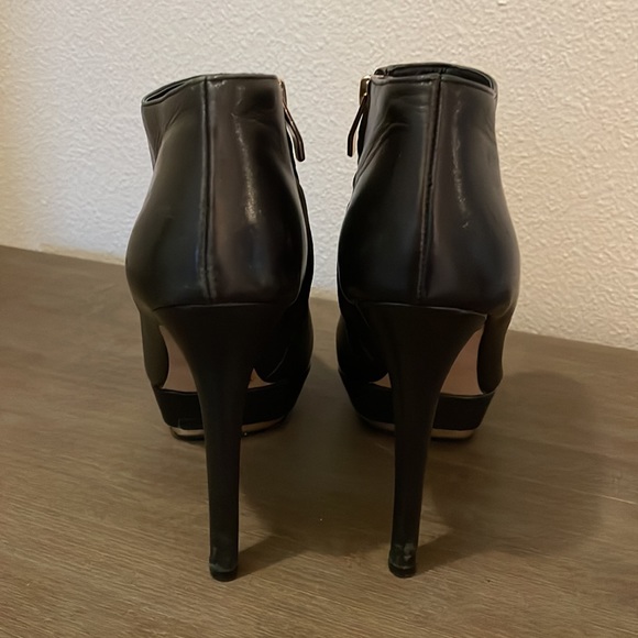 Vince Camuto Platform Booties with gold tone soles - Picture 4 of 9